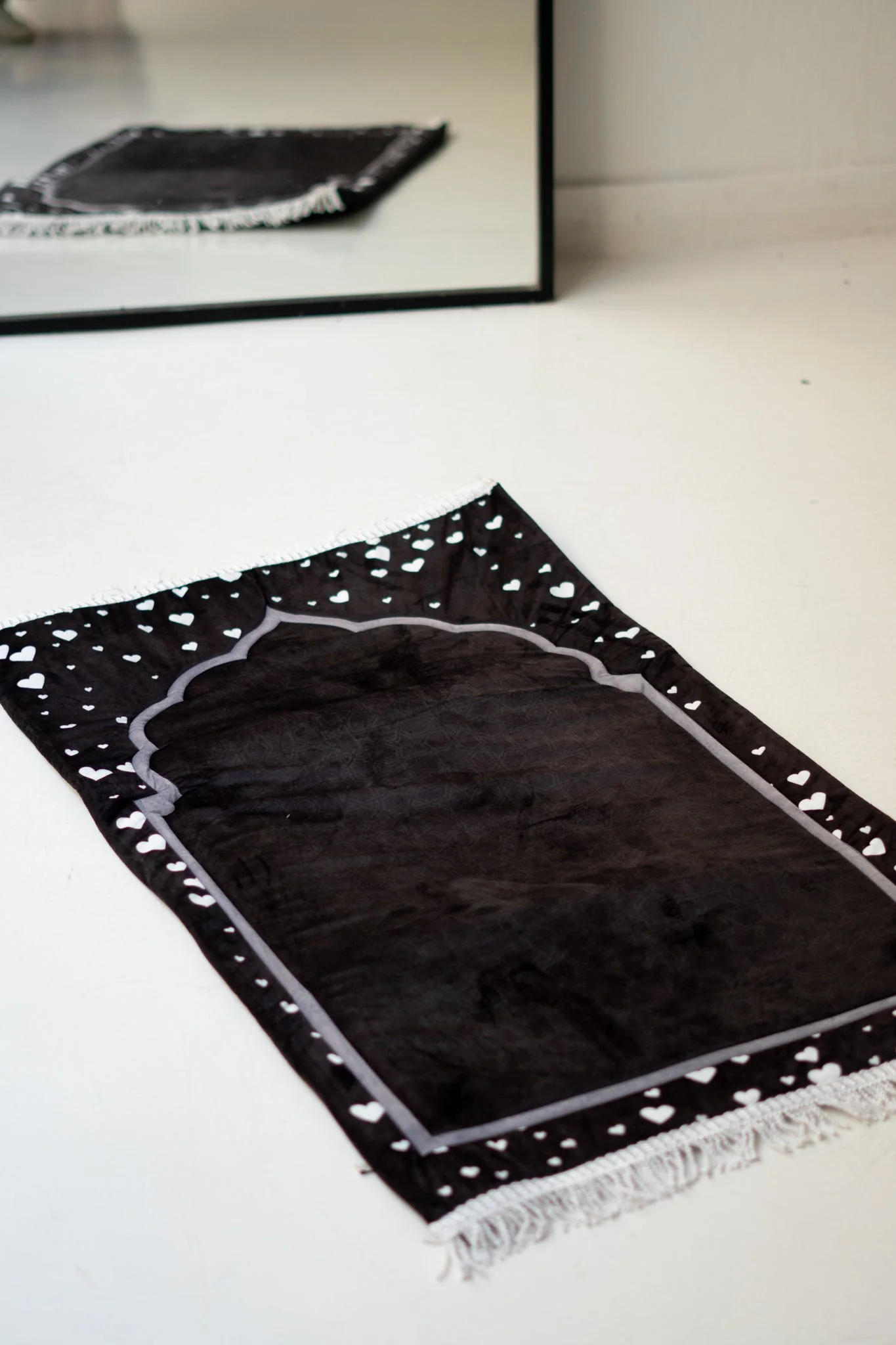 Black Hearts Rug - Image 3