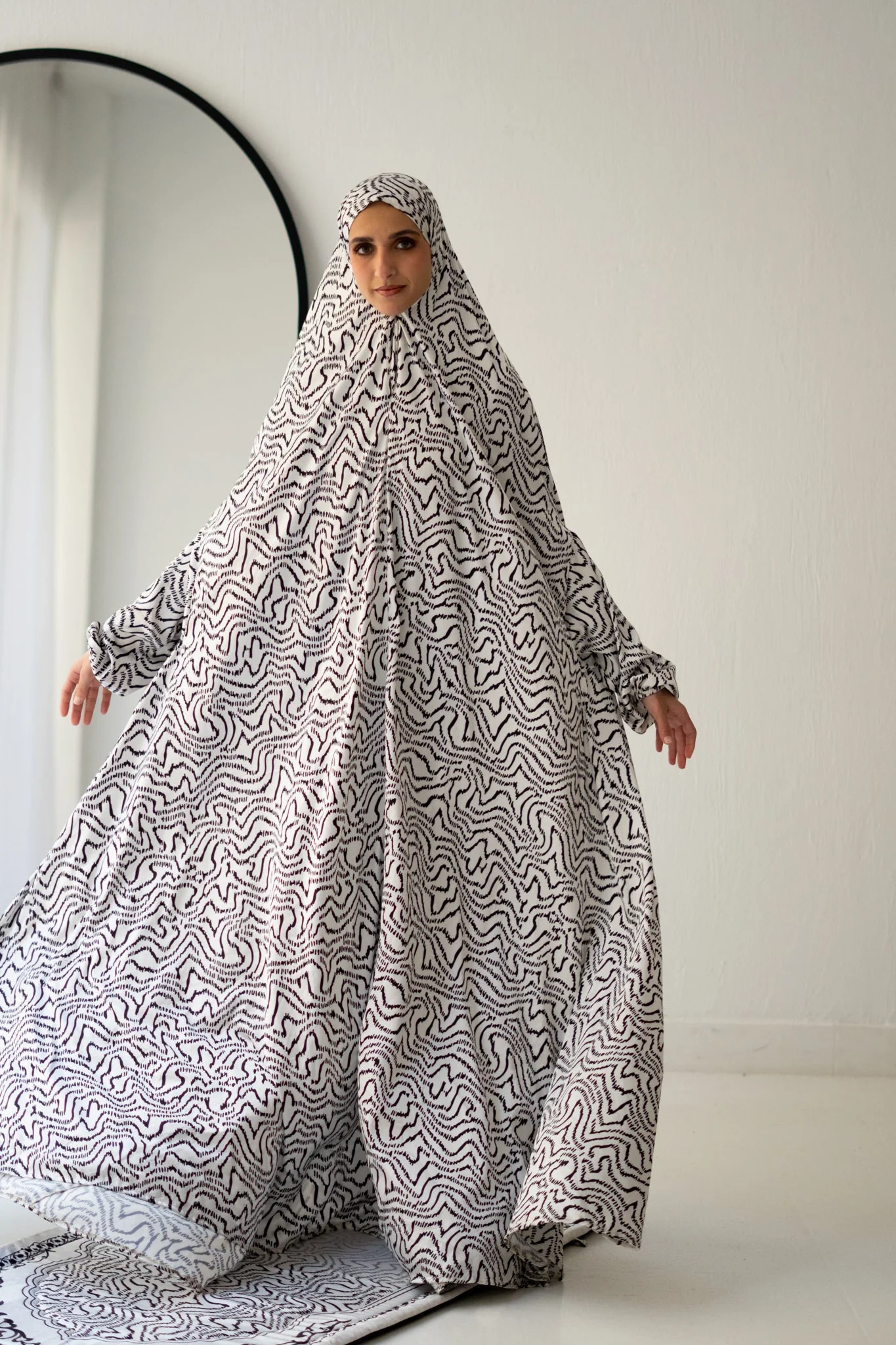 Black & white khimar - Image 4
