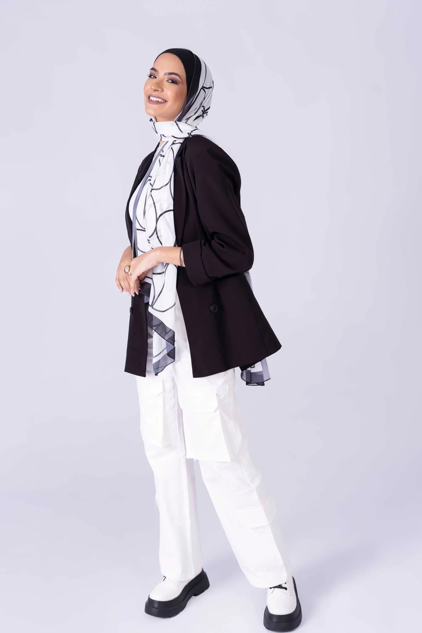 Essential Black - Image 3