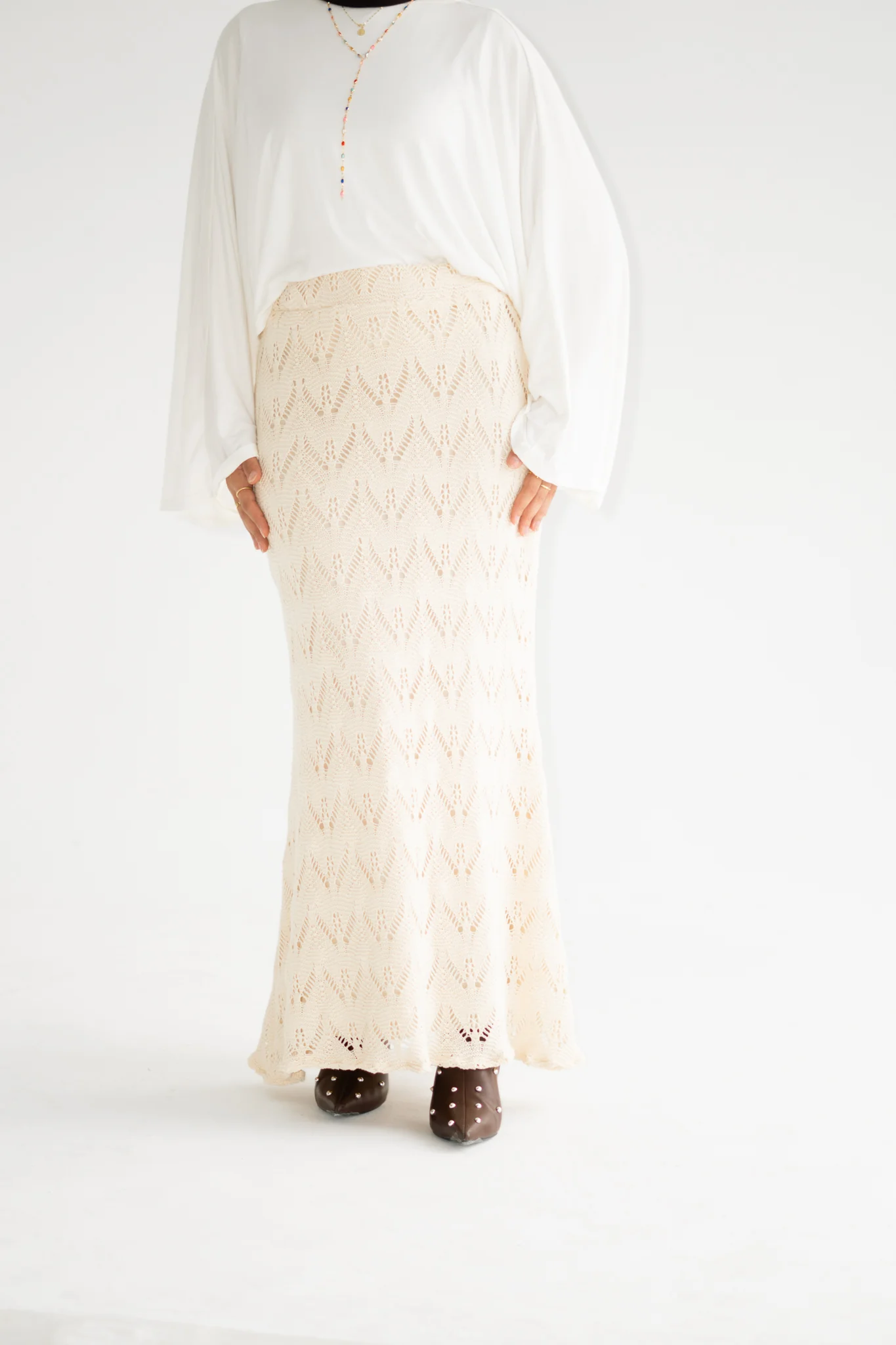 Ivory Lace Elegance - Image 3