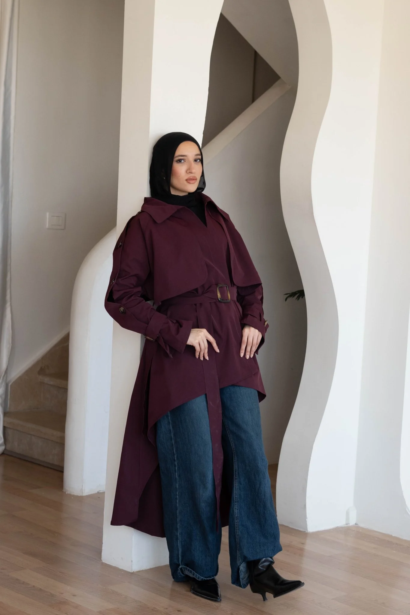 Le trench coat in burgundy