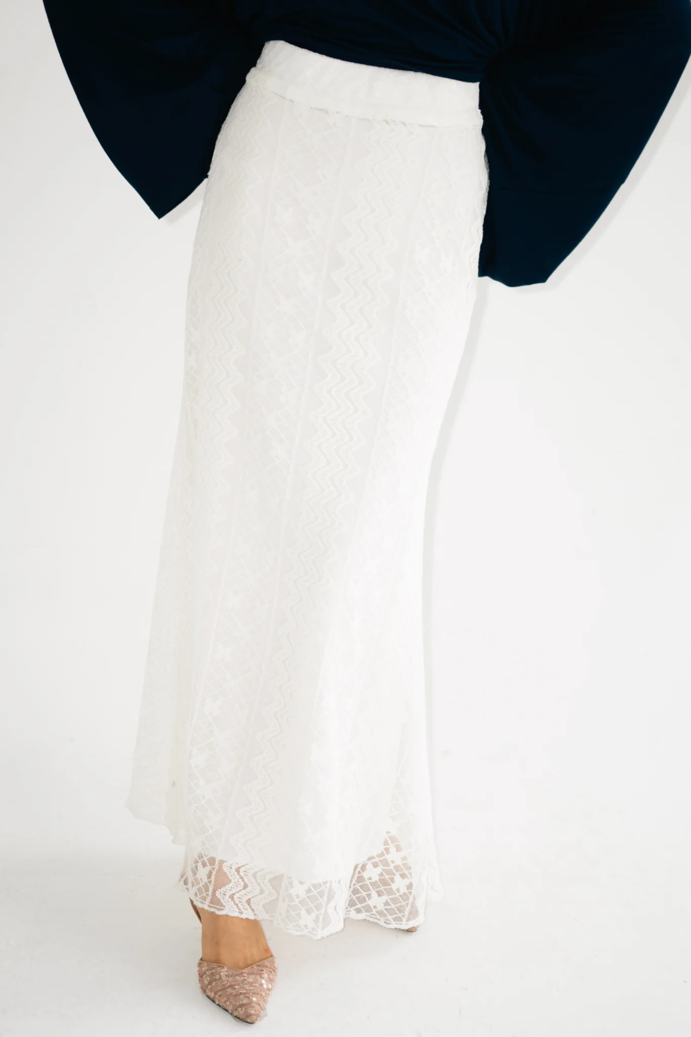 LONG LACE SKIRT