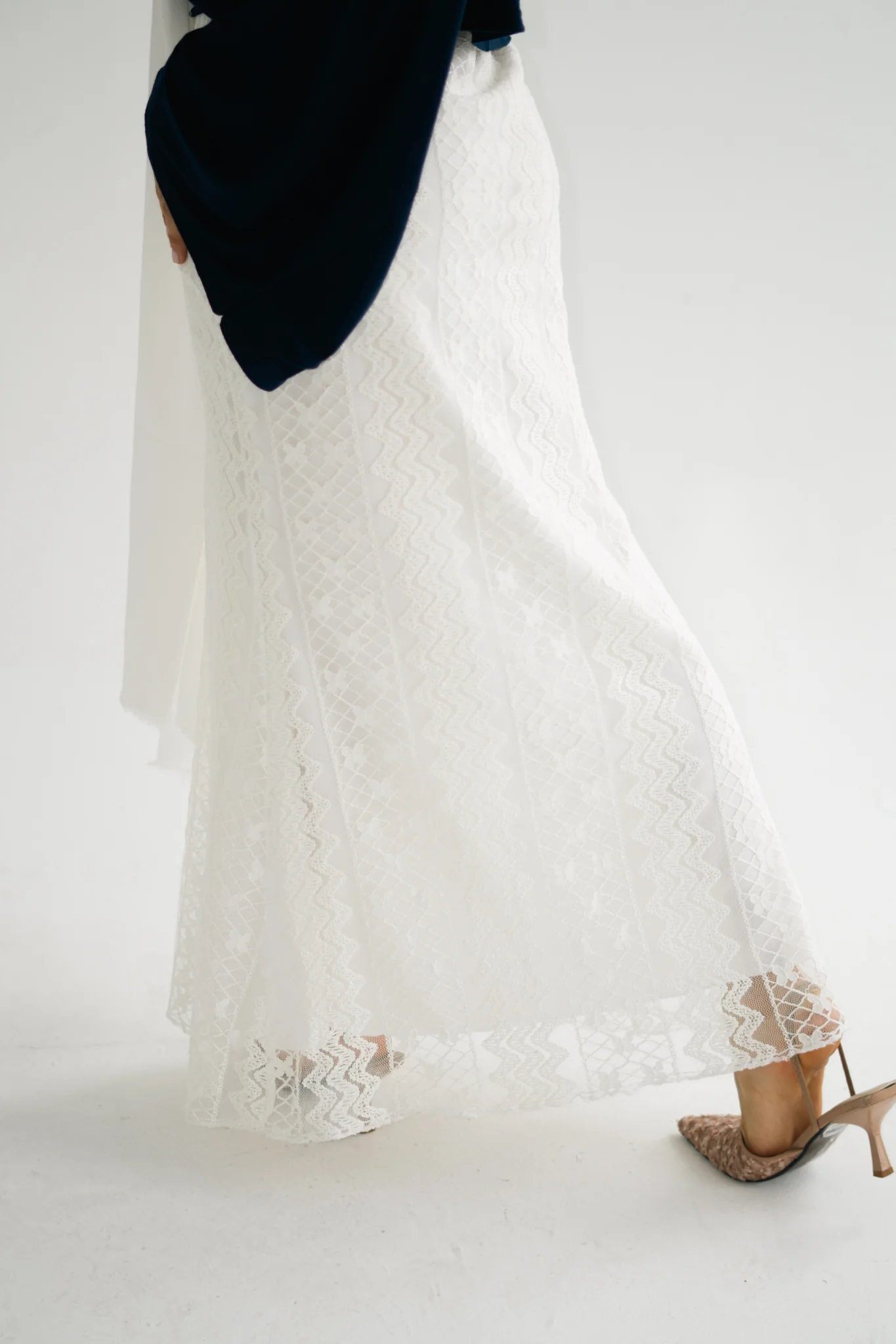 LONG LACE SKIRT - Image 2