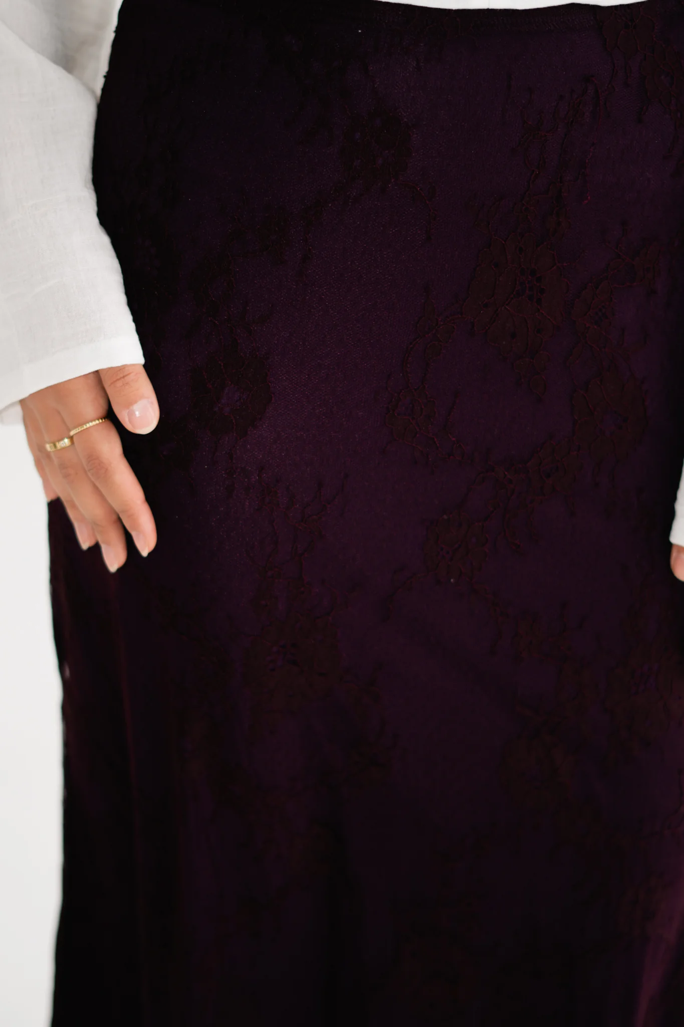 LONG LACE SKIRT - Image 2