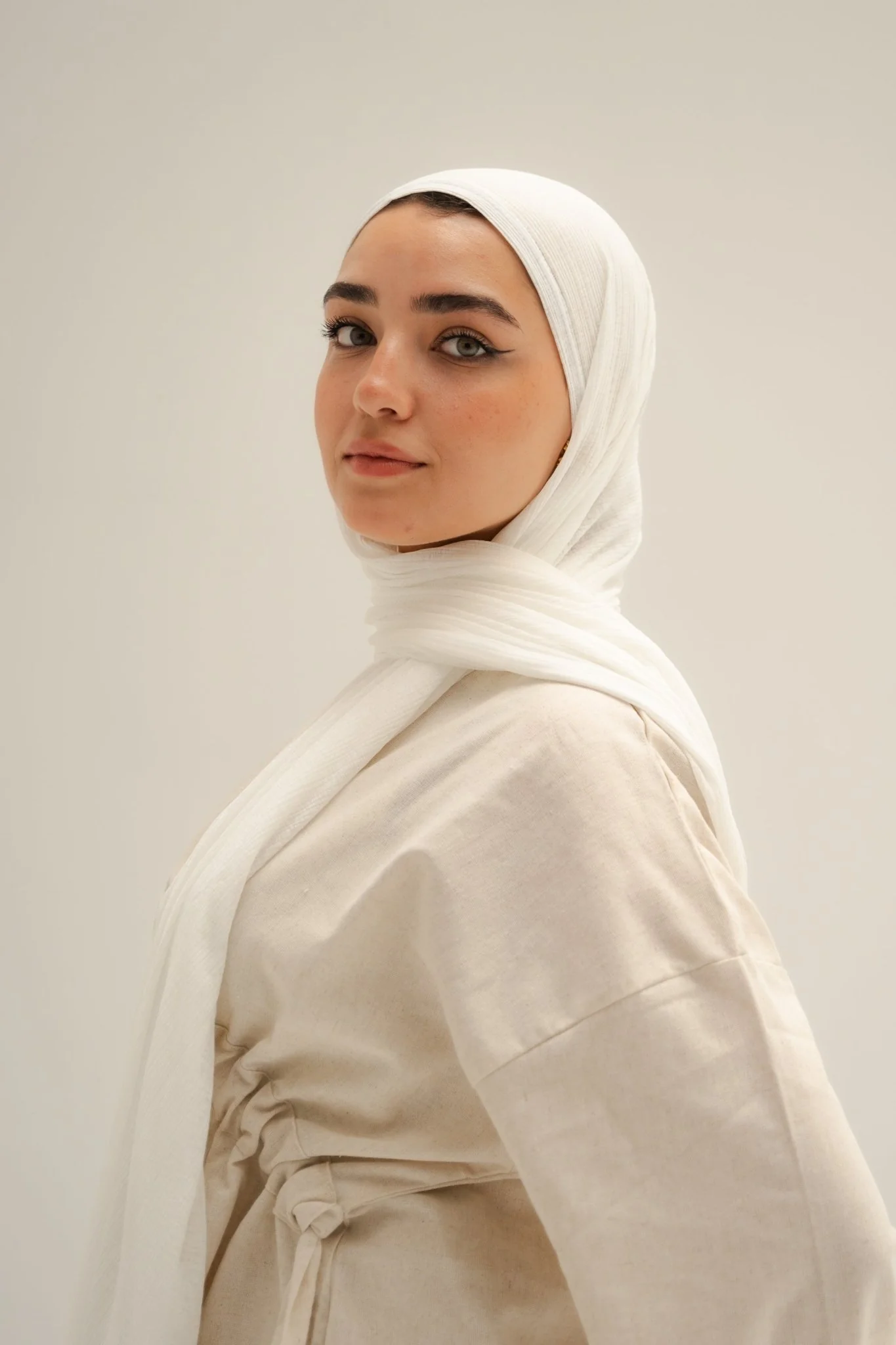 Off white Kuwaiti - Image 3