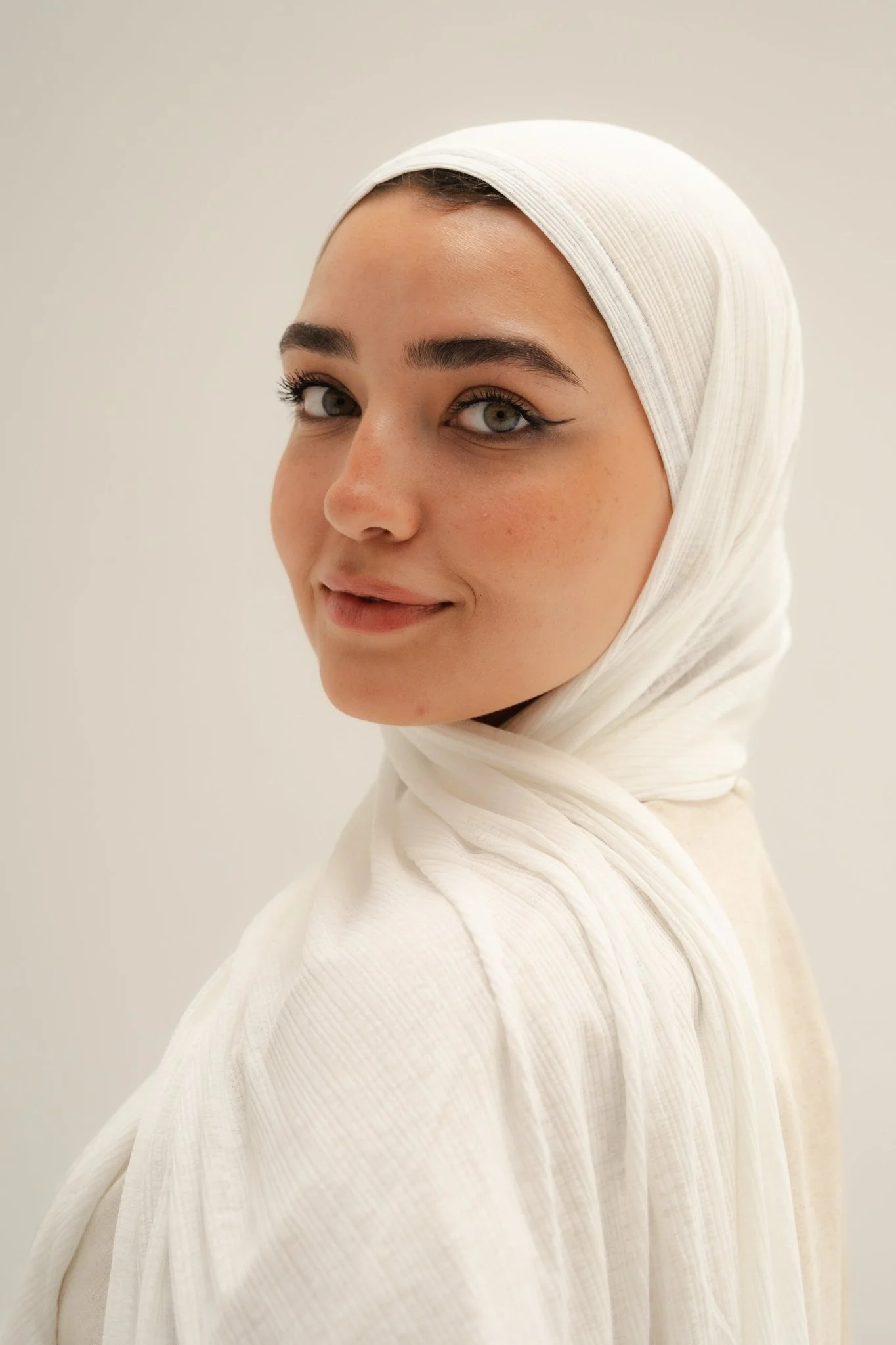 Off white Kuwaiti - Image 6
