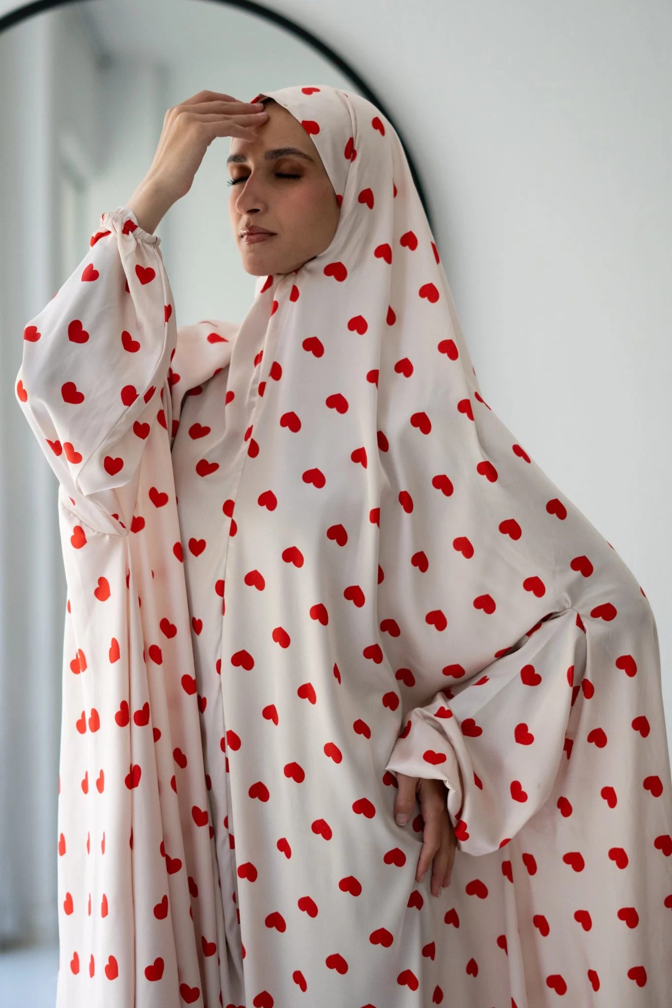Red hearts khimar - Image 3