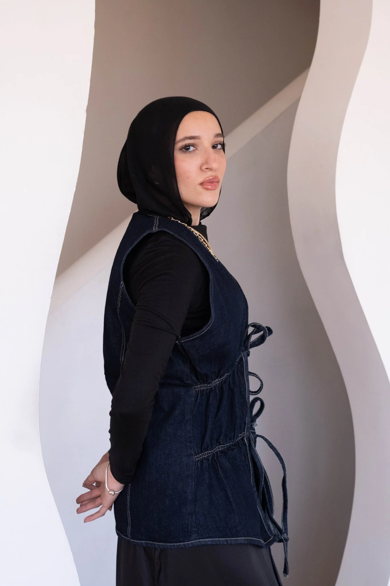 yascelina tie-front top in denim - Image 4
